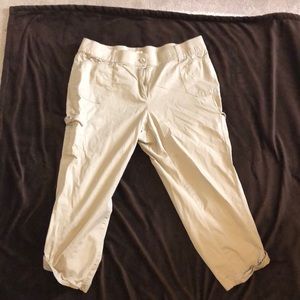 Women’s khaki capris